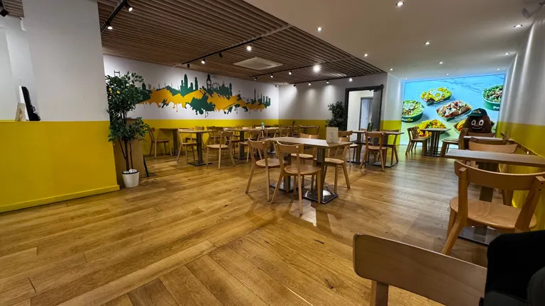 Restaurant for sale in Enfield - photo 2 of 3